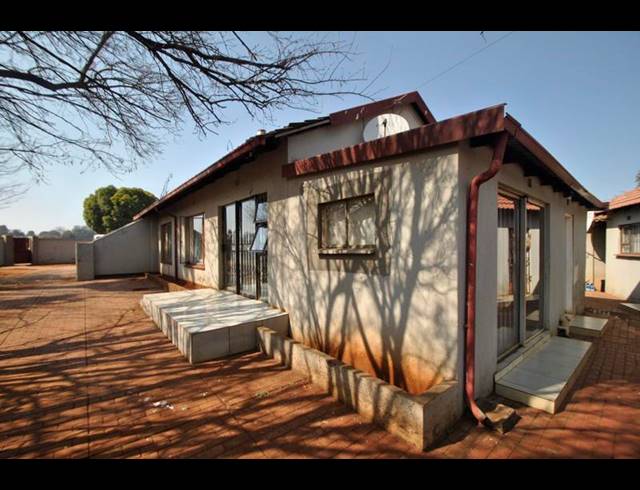 8 BEDROOM HOUSE FOR SALE IN DAWN PARK
